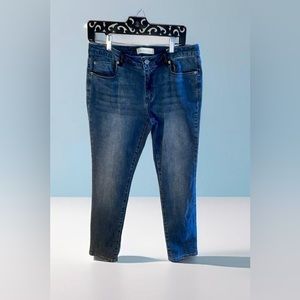 Kenneth Cole Reaction Skinny Jeans